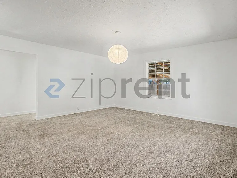 226 NE 157th Ave — Photo 7