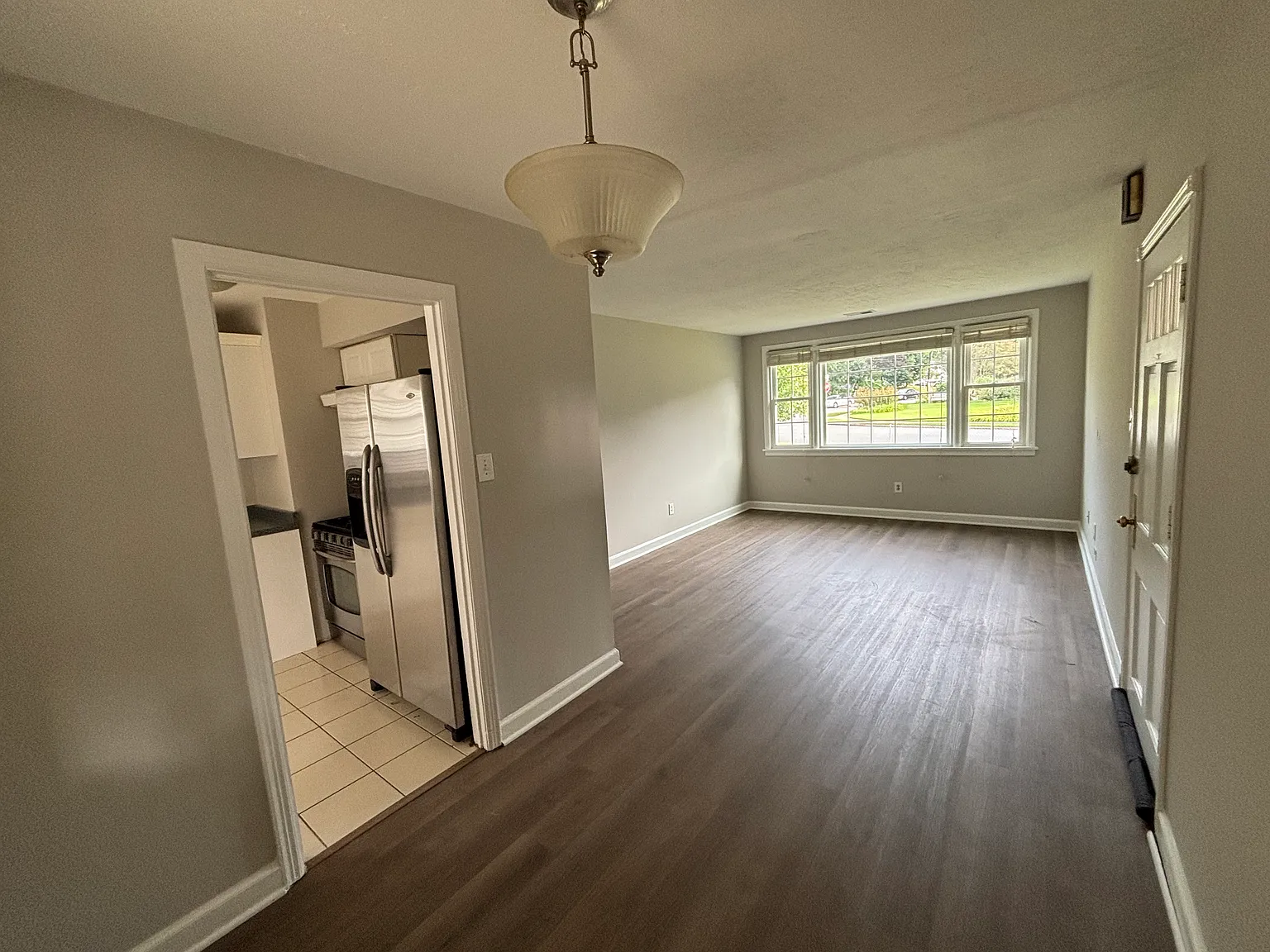 3 bed, 1254 sqft, $3,050 — Photo 4