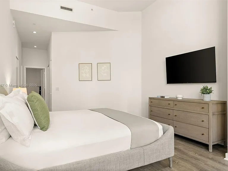 501 NE 31st St #410 — Photo 31