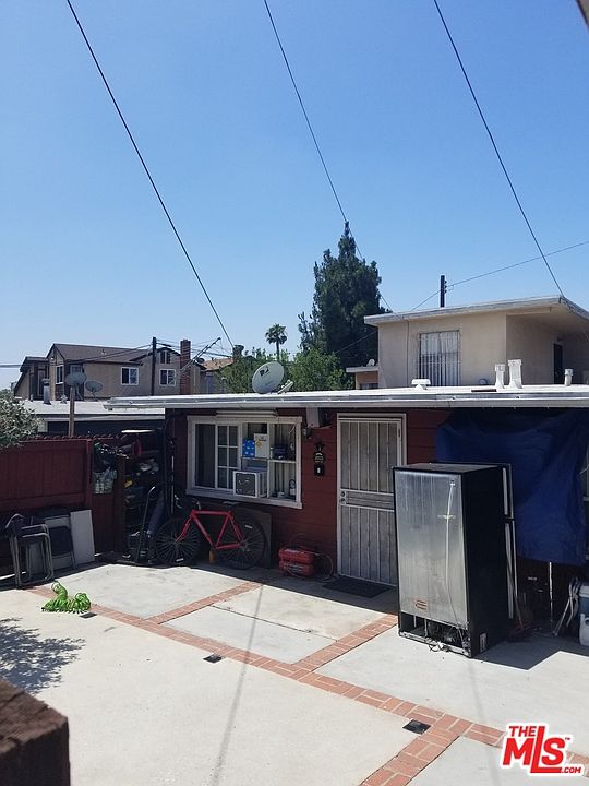 1st image of 624 W Beach Ave