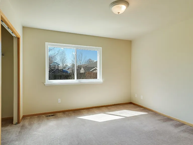 883 Emerald Dr — Photo 12