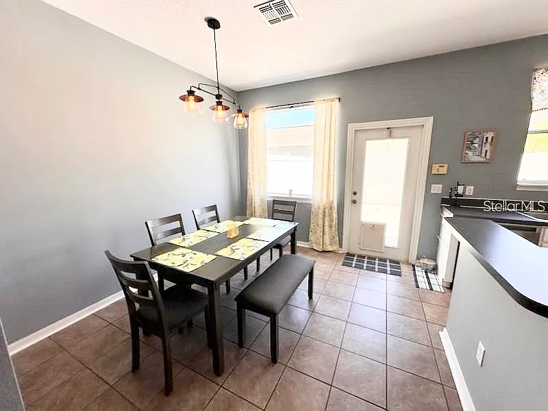 2 bed, 2.5 bath, 1755 sqft, $2,350 — Photo 4