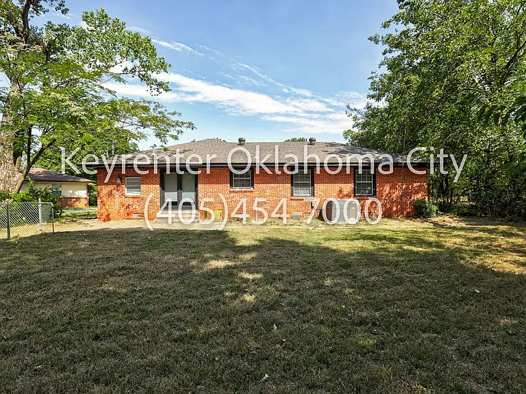 1524 Rowena Ln — Photo 36