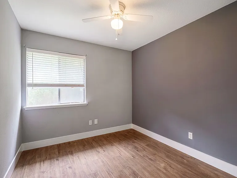 8900 Pocono Cv — Photo 16