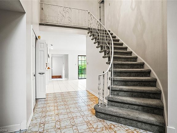 4th image of 22582 Vine Ct
