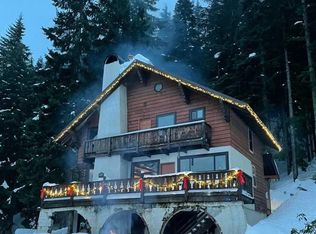 1041 Snoqualmie Dr, Snoqualmie Pass, WA 98068