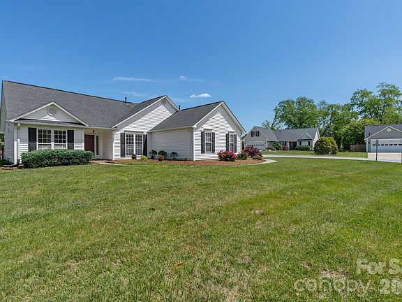 3rd image of 446 Planters Creek Rd
