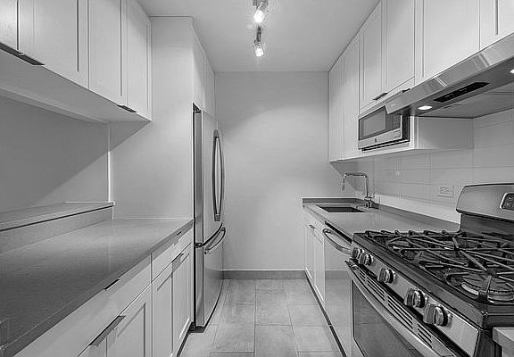 5th image of 1 Columbus Pl APT S48a