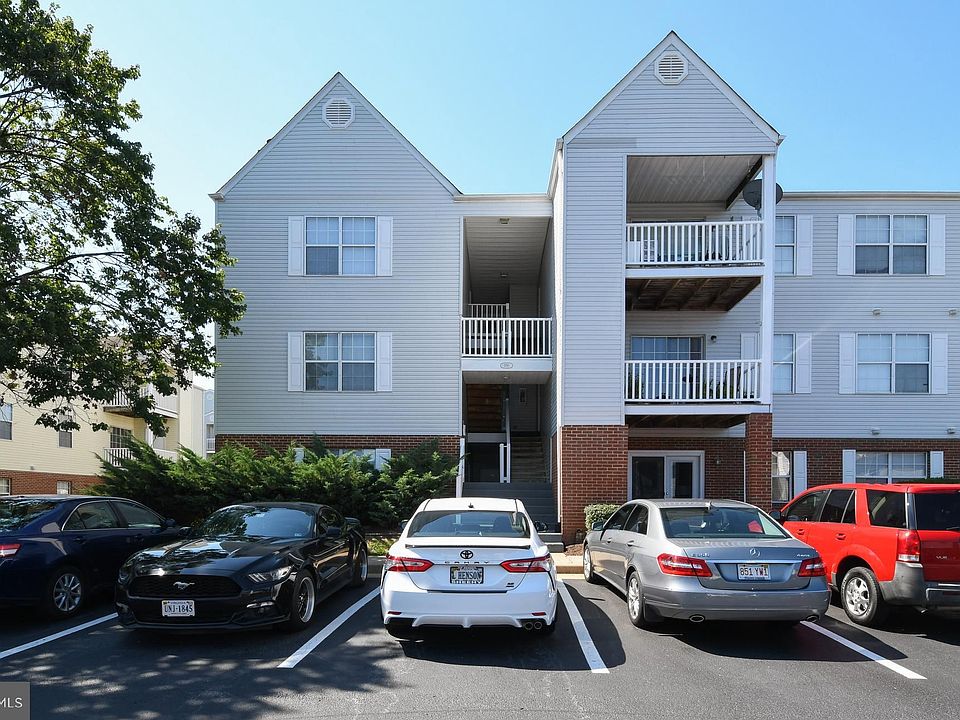 1st image of 100 Picadilly Ln APT 202