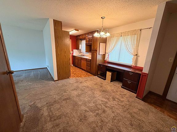 4th image of 556 N 4th St