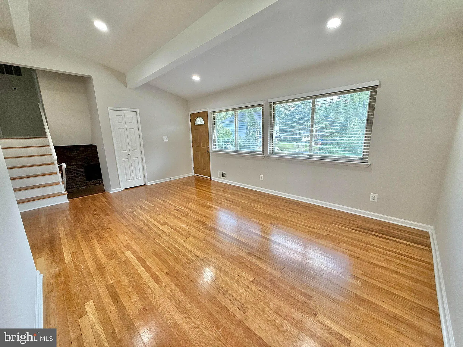 3 bed, 2.0 bath, 1080 sqft, $3,500 — Photo 4