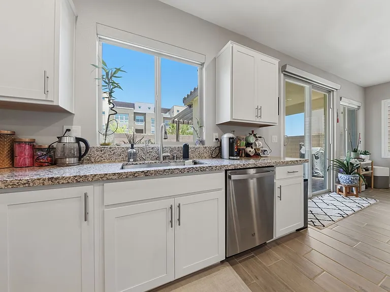11824 Pelican Butte Ave — Photo 14