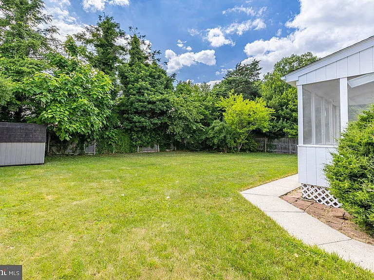 182 Linden Ln — Photo 21
