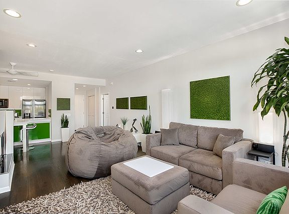4th image of 2040 W Belmont Ave APT 408