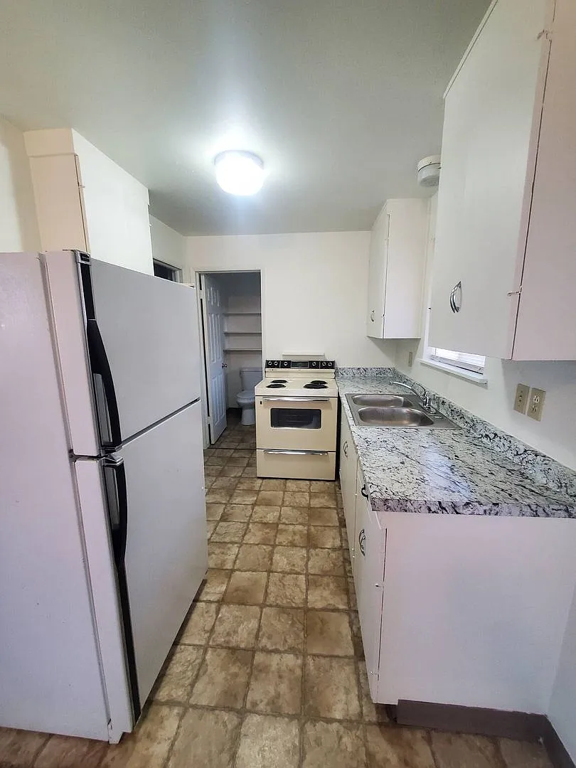 Building Photo - 4033 Ottmar Rd NE