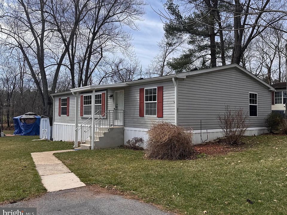 1st image of 31 Terrace Dr