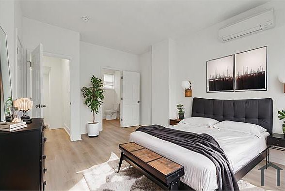 1st image of 2250 N Woodstock St #2
