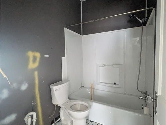 5th image of 424 N 39th St