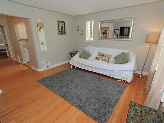4th image of 8920 Kidder Ave