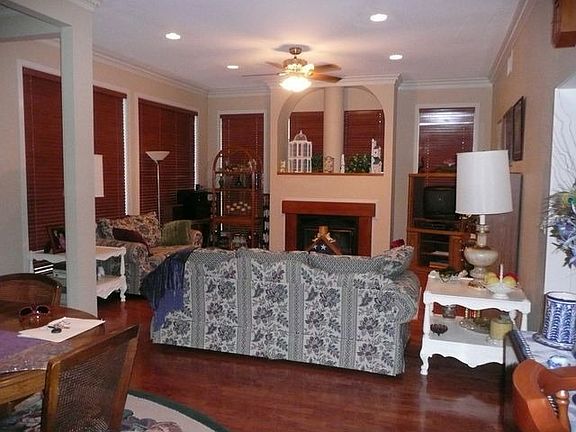 3rd image of 510 Regency Dr