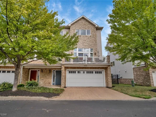 2233 City View Dr, Cleveland, OH 44113