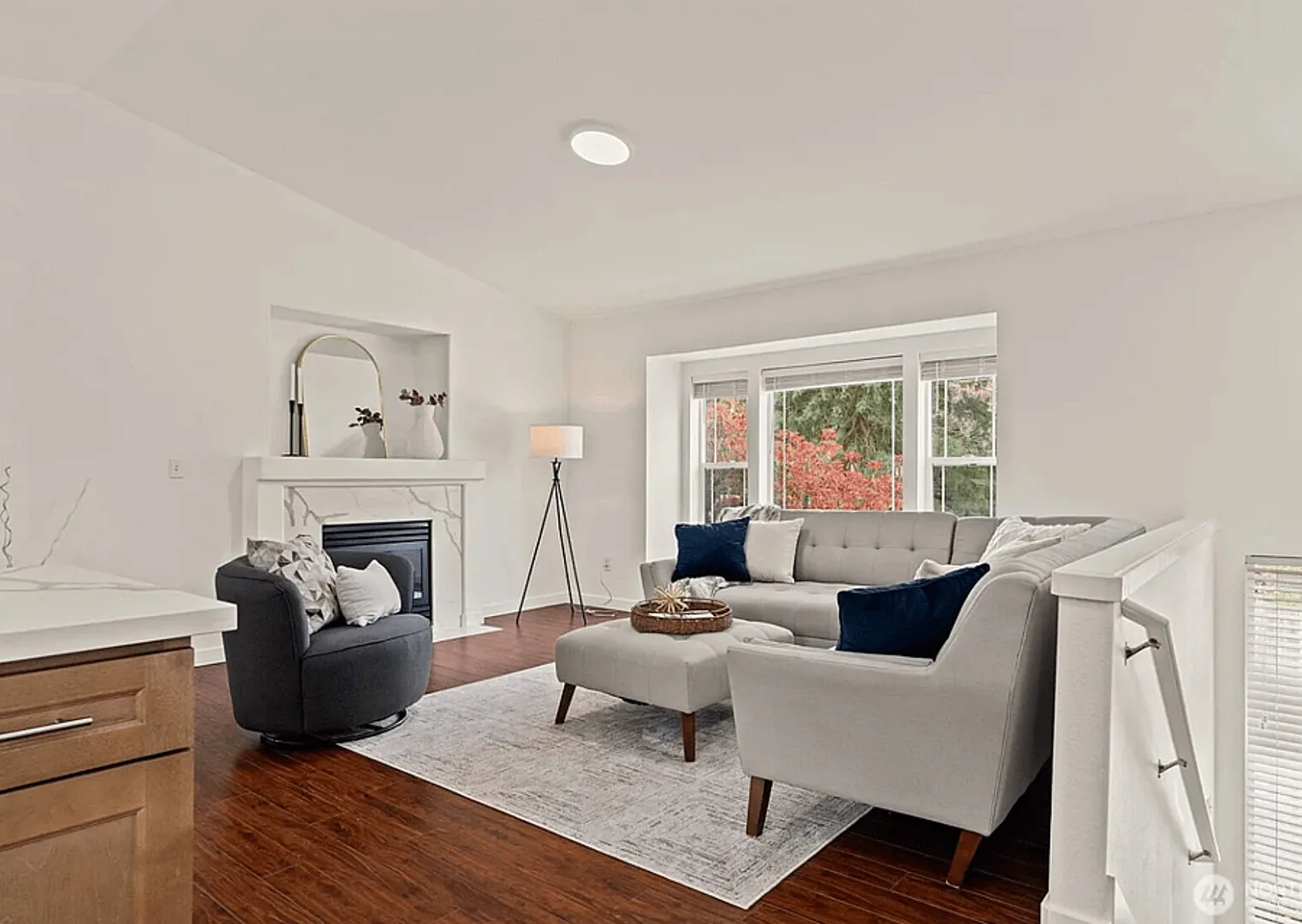 Furnished Updated Lynwood Home Away From Home Getaway — Photo 2