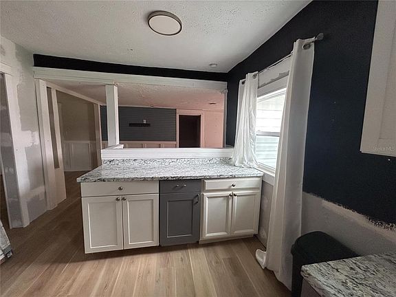 5th image of 650 9TH STREET NE