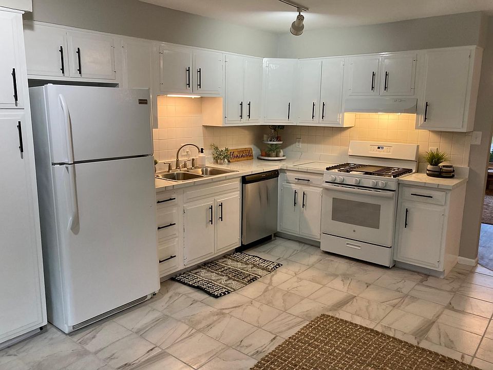 1st image of 400 W 70th Pl APT 2