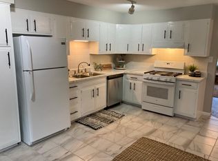 400 W 70th Pl APT 2, Merrillville, IN 46410