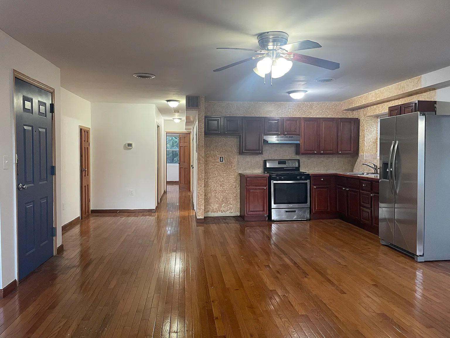 3 bed, 2059 sqft, $4,100 — Photo 2