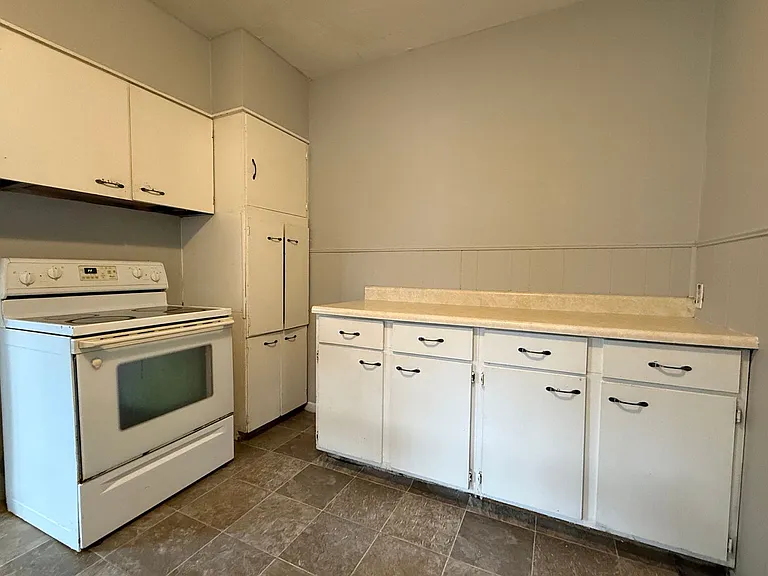 1454 E Main St — Photo 11