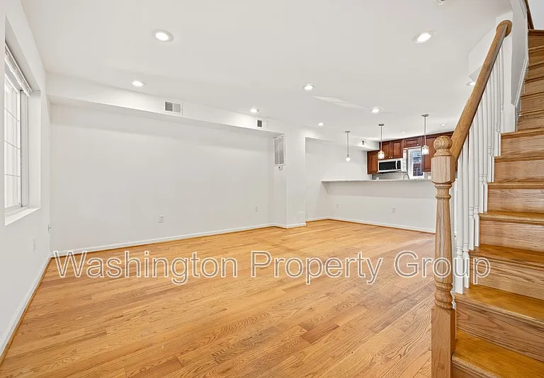329 18th Pl NE — Photo 7