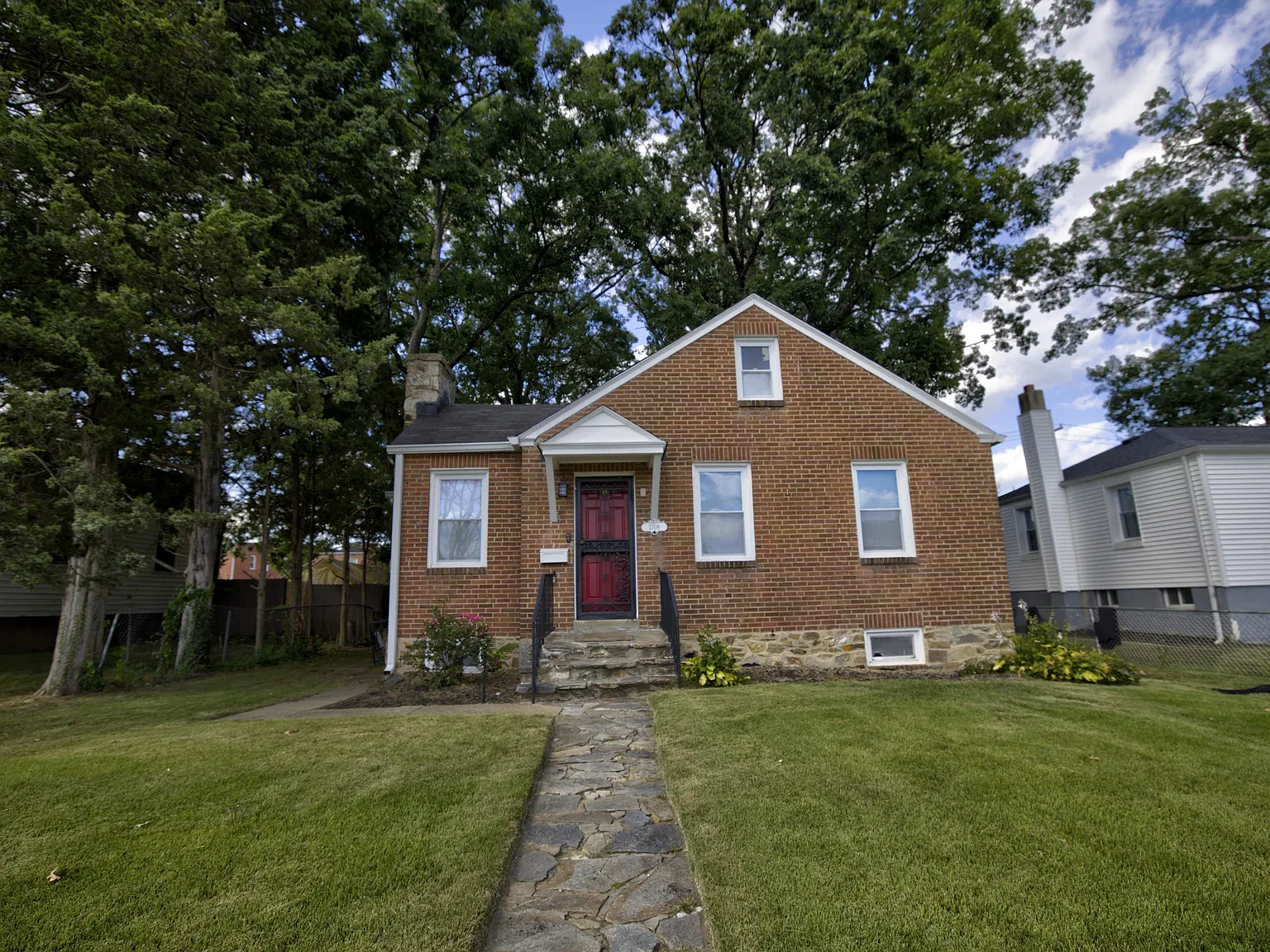 4 bed, 3400 sqft, $2,600 — Photo 1
