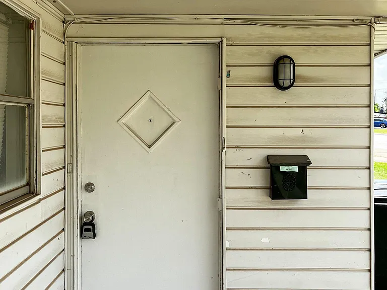 2032 Julie Dr — Photo 10