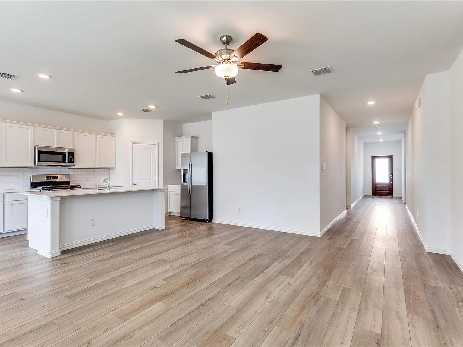 4 bed, 1838 sqft, $2,445 — Photo 2