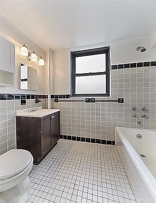4th image of 200 W 20th St APT 806