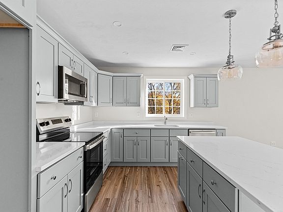 3rd image of 393 Court St #5