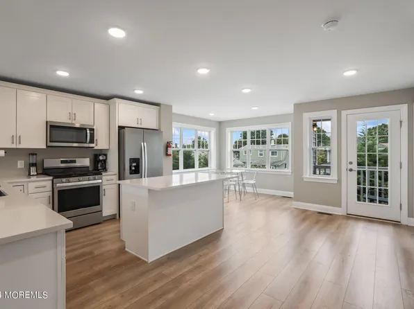 9 Fields Way, West Long Branch, NJ 07764