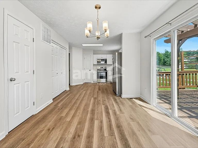 2044 Woodmere Dr — Photo 5