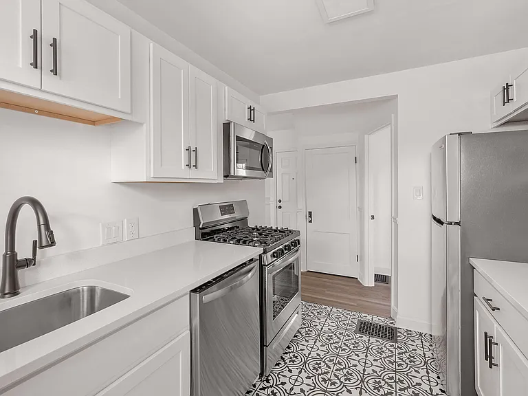 4011 Banley, Unit 3 (55) 4011 Banley, Unit 3 (55)