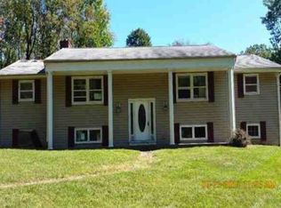 902 Fairview Lake Ln, Newton, NJ 07860