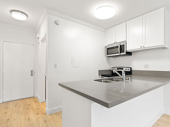 2nd image of 7513 Fountain Ave APT 318