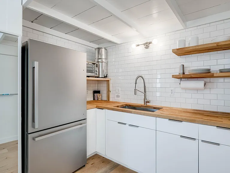 1000 W 26th St #208 — Photo 8