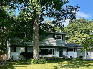 1306 Banbury Rd, Mundelein, IL 60060