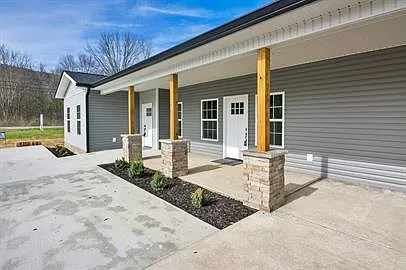 27 Michigan Ln — Photo 3