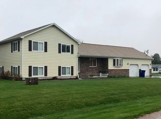 9010 Canal Rd, North Platte, NE 69101