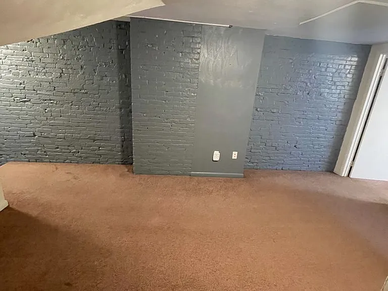 4521 Centre Avenue — Photo 13