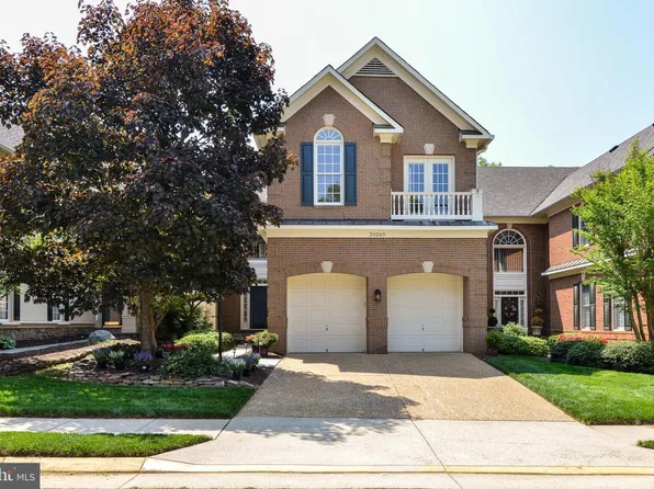 20269 Island View Ct, Sterling, VA 20165