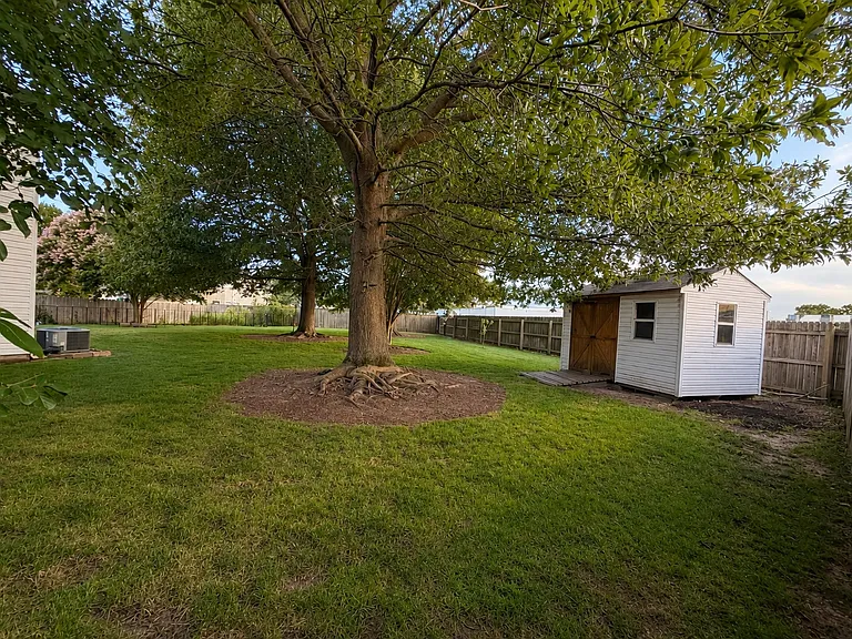 205 Lynnwood Gold Ct — Photo 26