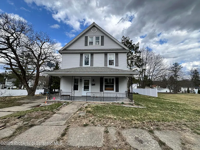 207 Midway Ave — Photo 1